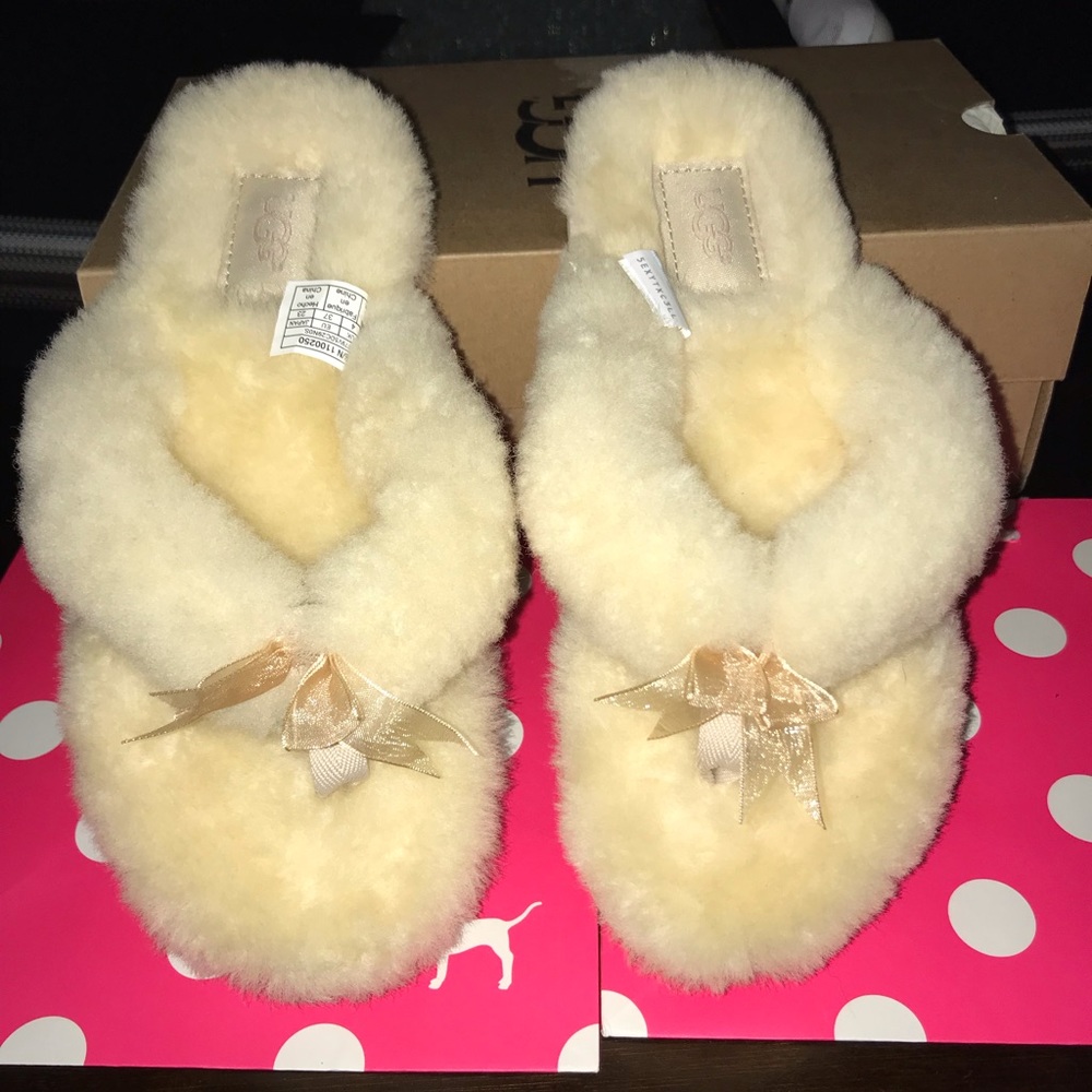 Ugg women’s slipper flip flop size 6